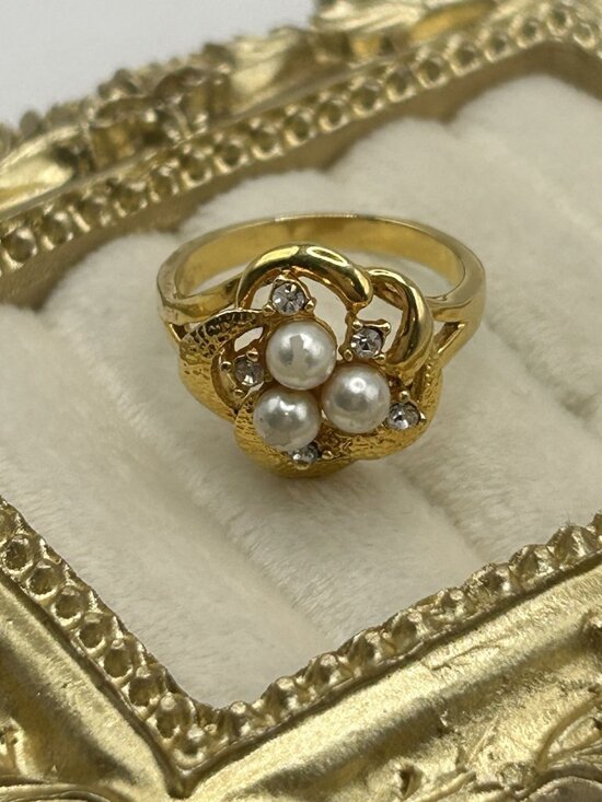 Unbranded Jewelry - Vintage Cottagecore Faux Pearl Rhinestone Gold Tone Flower Ring Size 7 Romantic